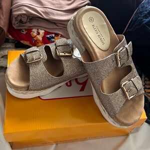 Women’s Platform Sandal Combo! Size 8